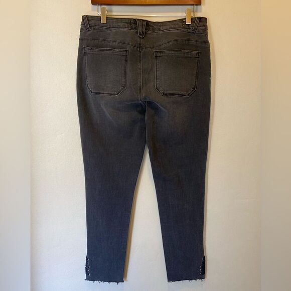 Wit & Wisdom NWOT ankle skinny, hi- rise, raw hem black denim jeans 10 - Picture 2 of 11
